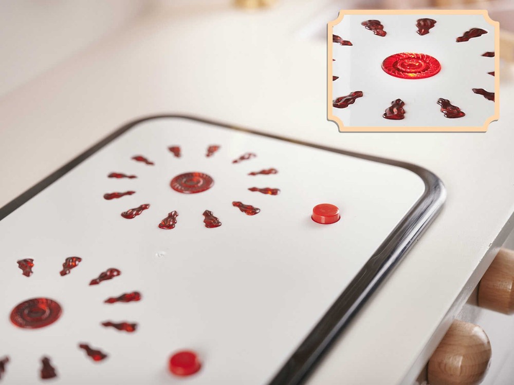 Bucătărie copii, din lemn, model Retro, 100 cm înălțime, Efecte luminoase și Sonore, Calitate Superioară, Include Plită cu Două Arzătoare, Cuptor, Chiuvetă, Cuptor cu Microunde și Accesorii 9