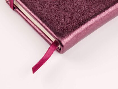 Notebook cu copertă tare din piele Cuirise, A6, Clairefontaine cherry detaliu