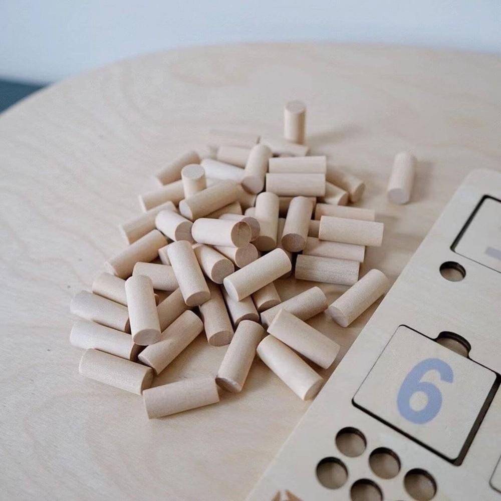 Puzzle Încastru din lemn cu cifre și reprezentări cu pini, Joc de asociere 3