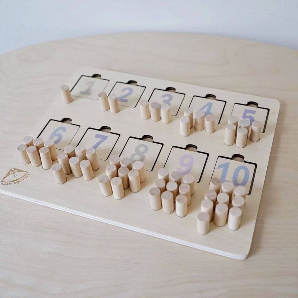 Puzzle Încastru din lemn cu cifre și reprezentări cu pini, Joc de asociere 7