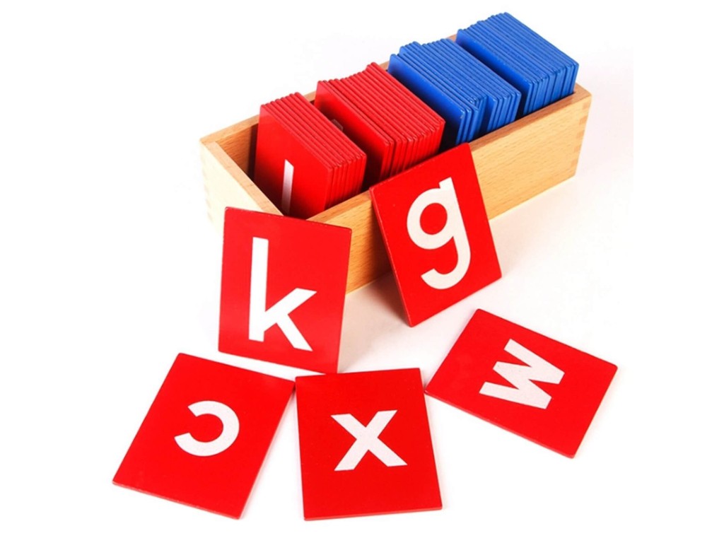 Set 50 Litere Senzoriale din Lemn, Montessori, cutie lemn