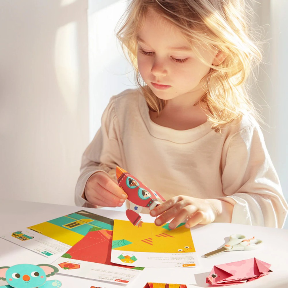 Set de activități cu exerciții de tăiere și decupare a hârtiei, Let’s Cut Paper, Nivel 03 Avansat 2